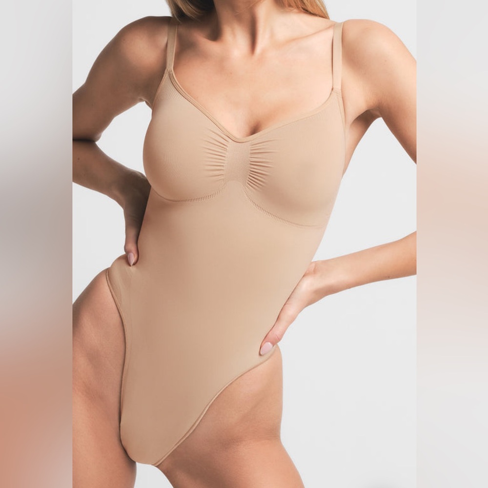SKIMS Tan Shapewear Bodysuit with Seamless Compression NWOT